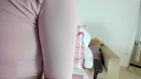 Snapshot of charlote_cowell_sub_ chatting on 02.11.25 online show from 02.11.25