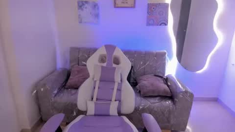 Snapshot of charlote_cowell_sub_ chatting on 09.16.25 online show from 09.16.25