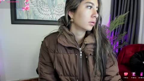 Snapshot of charlote_horny chatting on 02.11.25 Charlote online show from 02.11.25