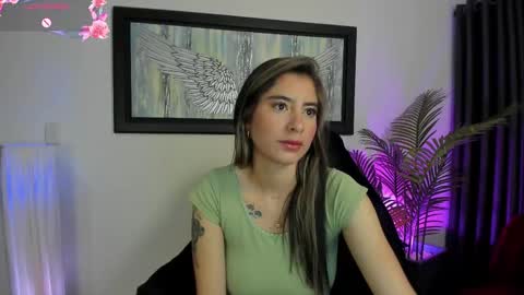 Snapshot of charlote_horny chatting on 02.24.25 Charlote online show from 02.24.25