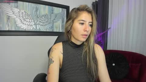 Snapshot of charlote_horny chatting on 09.11.25 Charlote online show from 09.11.25