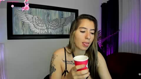 Snapshot of charlote_horny chatting on 11.13.25 Charlote online show from 11.13.25