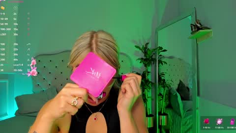 charlotte  grey online show from 01.31.25