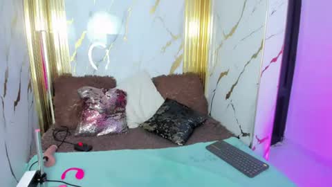 Snapshot of charlotte__milf chatting on 07.17.26 charlotte__milf online show from 07.17.26