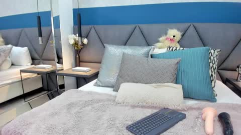 Snapshot of charlotte_copper chatting on 01.11.25 Charlotte online show from 01.11.25