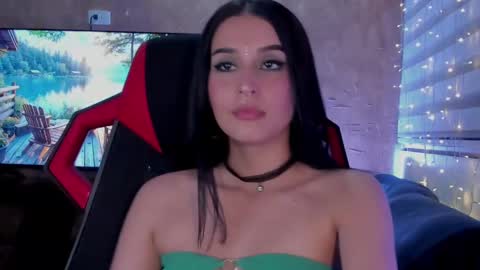 Snapshot of charlotte_greys chatting on 02.23.25 Charlotte online show from 02.23.25