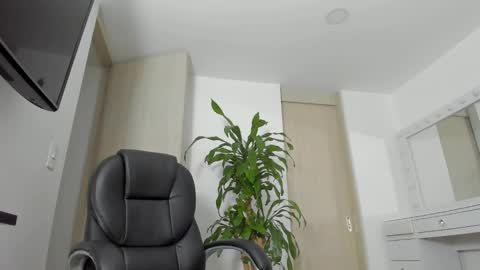 Yuli online show from 10.10.25