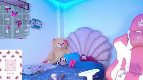 Snapshot of charlotte_walker1 chatting on 01.07.26 charlotte_walker1 online show from 01.07.26