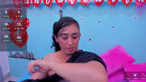 Charlotte  online show from 02.17.25