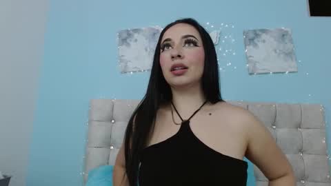 charlottee_evanss_ online show from 12.21.25
