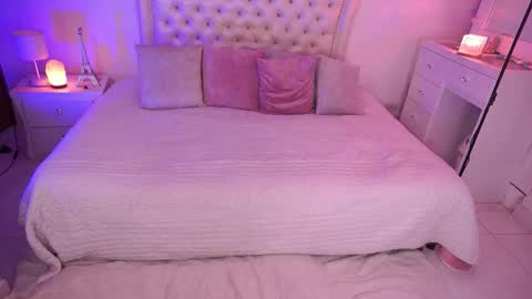 Snapshot of charlottejackson chatting on 12.23.25 ill be online tomorrow December 1st online show from 12.23.25