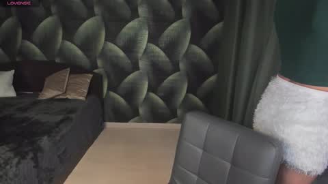 Snapshot of charmbianca chatting on 03.12.25 Bianca online show from 03.12.25