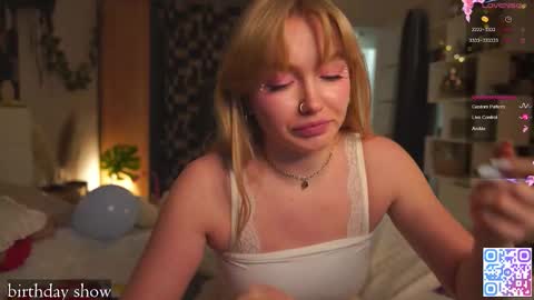 Snapshot of charming_daisy chatting on 11.17.25 my fansly Charming daisy My Wishlist for new toys online show from 11.17.25