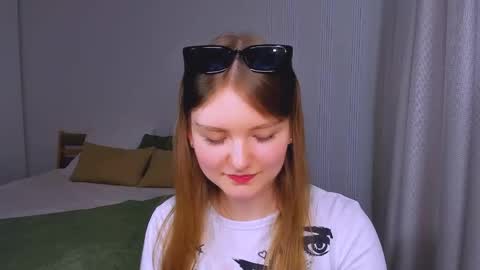 Snapshot of charminglookeva chatting on 05.14.26 Im Eva online show from 05.14.26