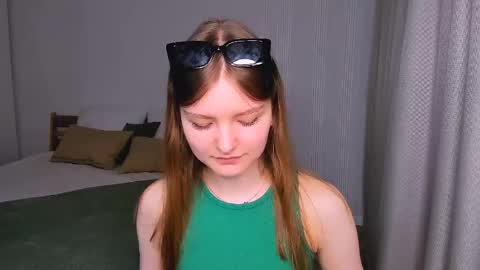 Snapshot of charminglookeva chatting on 05.17.26 Im Eva online show from 05.17.26