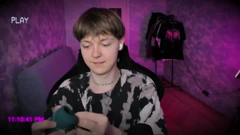 Snapshot of charonbaby1 chatting on 02.19.25 lynxy online show from 02.19.25