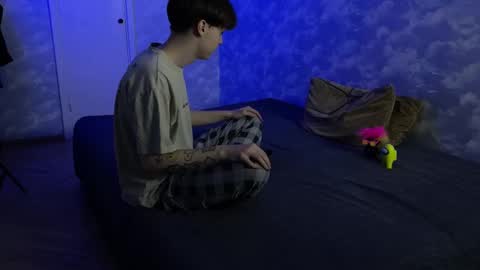 Snapshot of charonbaby1 chatting on 02.20.25 lynxy online show from 02.20.25