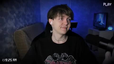 Snapshot of charonbaby1 chatting on 10.09.25 lynxy online show from 10.09.25