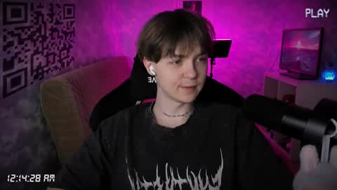 Snapshot of charonbaby1 chatting on 11.04.25 lynxy online show from 11.04.25