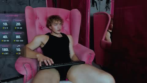 Snapshot of chase_muscular chatting on 10.11.25 Chase online show from 10.11.25