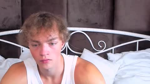 Snapshot of chase_muscular chatting on 10.23.25 Chase online show from 10.23.25