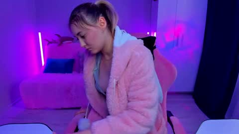 Snapshot of chatur_lady_ chatting on 05.18.26 Betty online show from 05.18.26