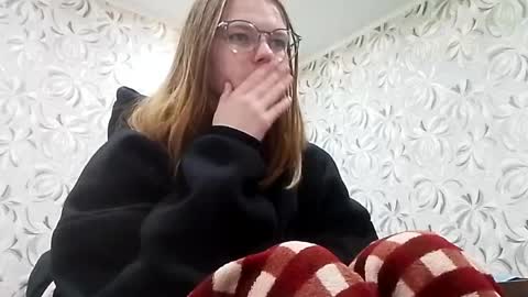 Snapshot of chauknispel chatting on 05.12.26 Olivia online show from 05.12.26