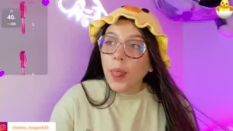 Snapshot of chelsea_coo chatting on 02.04.25 Chelsea online show from 02.04.25
