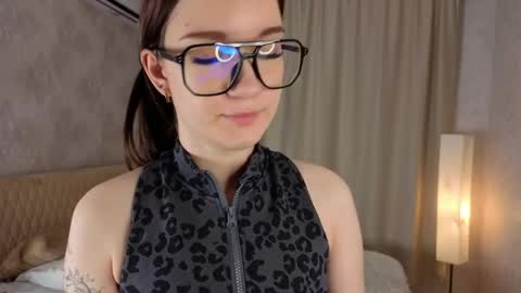 Snapshot of chelseafarro chatting on 05.27.26 Alice online show from 05.27.26