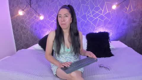 Snapshot of chenova_angels chatting on 05.28.26 CHENOVA online show from 05.28.26