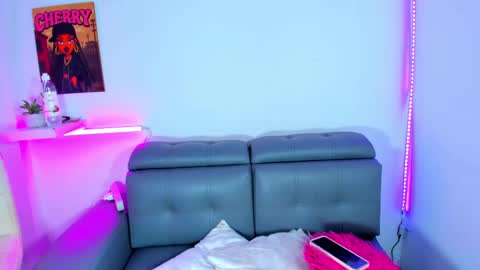 Snapshot of cherry_gate chatting on 10.03.25 cherry_gate online show from 10.03.25