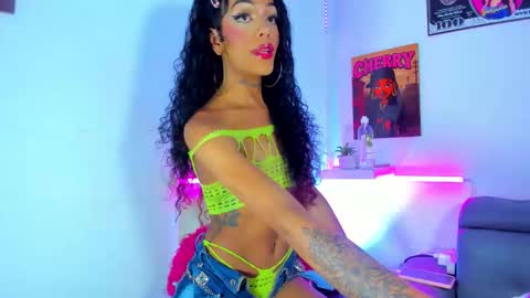 Snapshot of cherry_gate chatting on 10.05.25 cherry_gate online show from 10.05.25