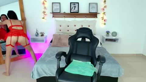 Snapshot of cherry_juicyxxx chatting on 10.15.25 irene online show from 10.15.25