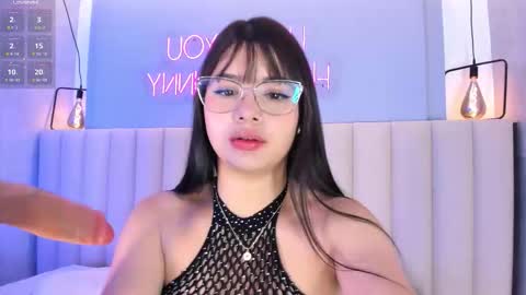 Snapshot of cherry_monroe_ chatting on 02.07.26 C H E R R Y online show from 02.07.26