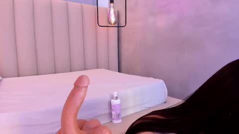 Snapshot of cherry_monroe_ chatting on 04.01.26 C H E R R Y online show from 04.01.26