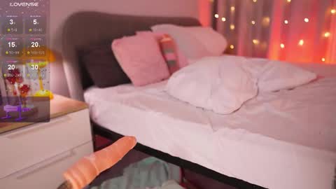 Snapshot of cherry_swee chatting on 02.25.26 cherry_swee online show from 02.25.26