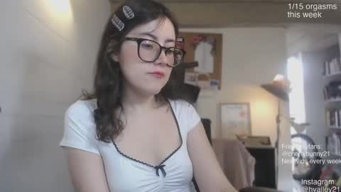 Sarah Prez online show from 04.05.26