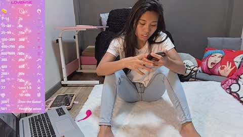 Snapshot of cherrycreme chatting on 02.04.25 Cherry online show from 02.04.25