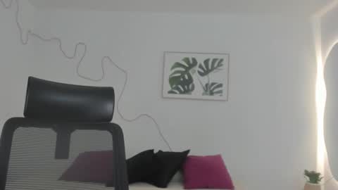 Snapshot of cherrydollxx chatting on 10.25.25 C H E R R Y online show from 10.25.25