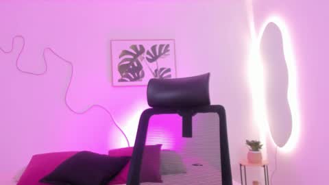 Snapshot of cherrydollxx chatting on 10.29.25 C H E R R Y online show from 10.29.25