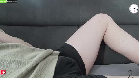Snapshot of chezmonsieur_g chatting on 03.29.26 Grey online show from 03.29.26