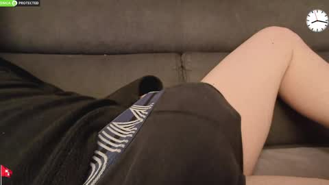 Snapshot of chezmonsieur_g chatting on 04.01.26 Grey online show from 04.01.26