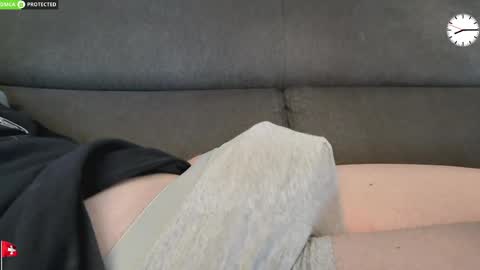 Snapshot of chezmonsieur_g chatting on 05.20.26 Grey online show from 05.20.26