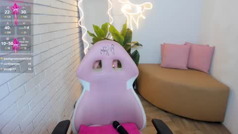 Snapshot of chiara_tay chatting on 02.08.25 Chiara online show from 02.08.25