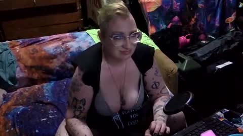 Snapshot of chiaroscurosiren chatting on 04.16.26 CurvySiren online show from 04.16.26