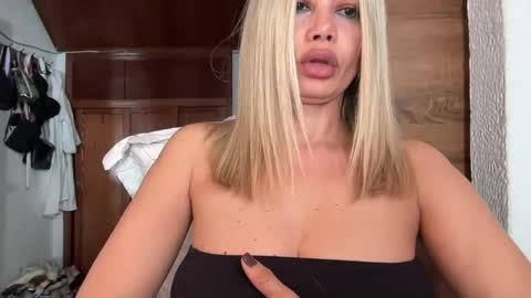 Snapshot of chicasexylatina777 chatting on 11.01.25 sexypau online show from 11.01.25