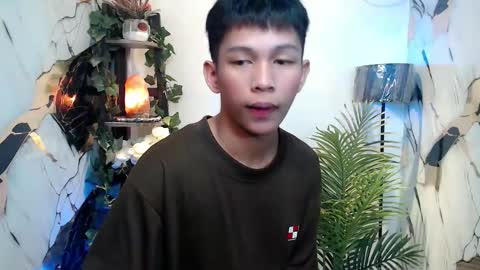 Snapshot of chick_renz chatting on 10.05.25 chick_renz online show from 10.05.25