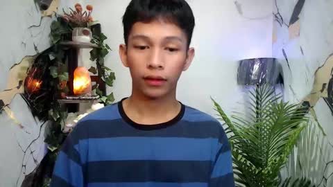 Snapshot of chick_renz chatting on 10.09.25 chick_renz online show from 10.09.25