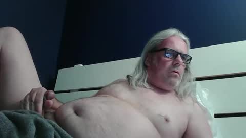 Snapshot of chiguitar chatting on 11.04.25 chiguitar online show from 11.04.25