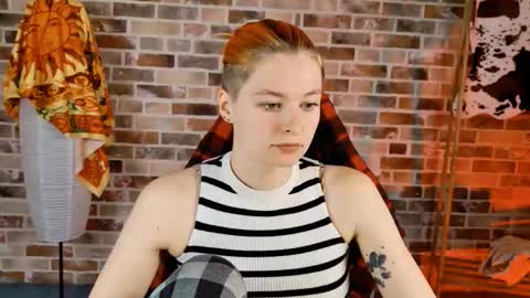 Snapshot of chillsnail_bro chatting on 10.09.25 Bella online show from 10.09.25